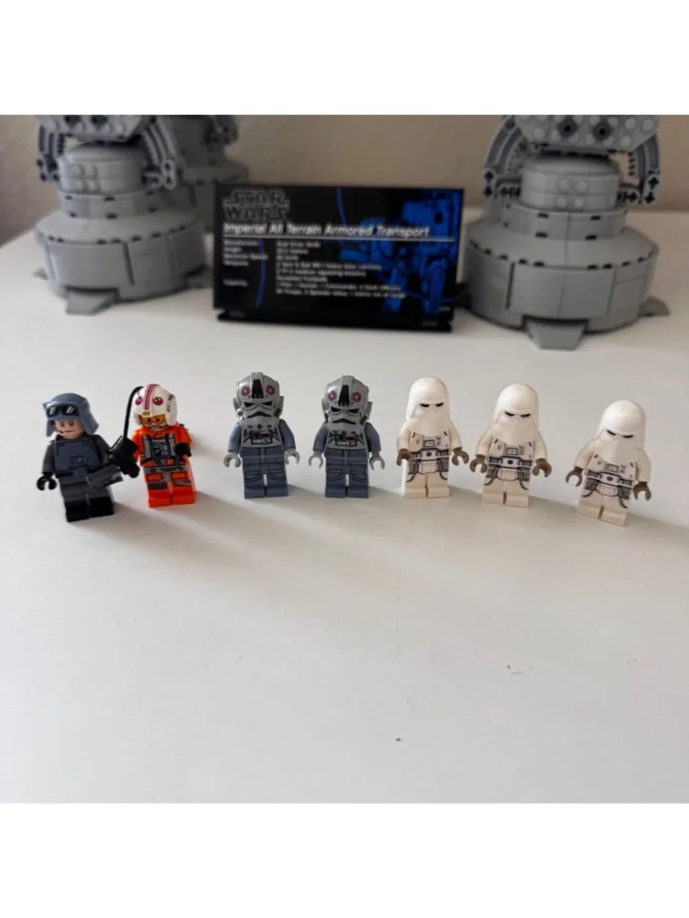 LEGO Star Wars UCS AT-AT 75313 99% Complete With Instructions & 7 Minifigures